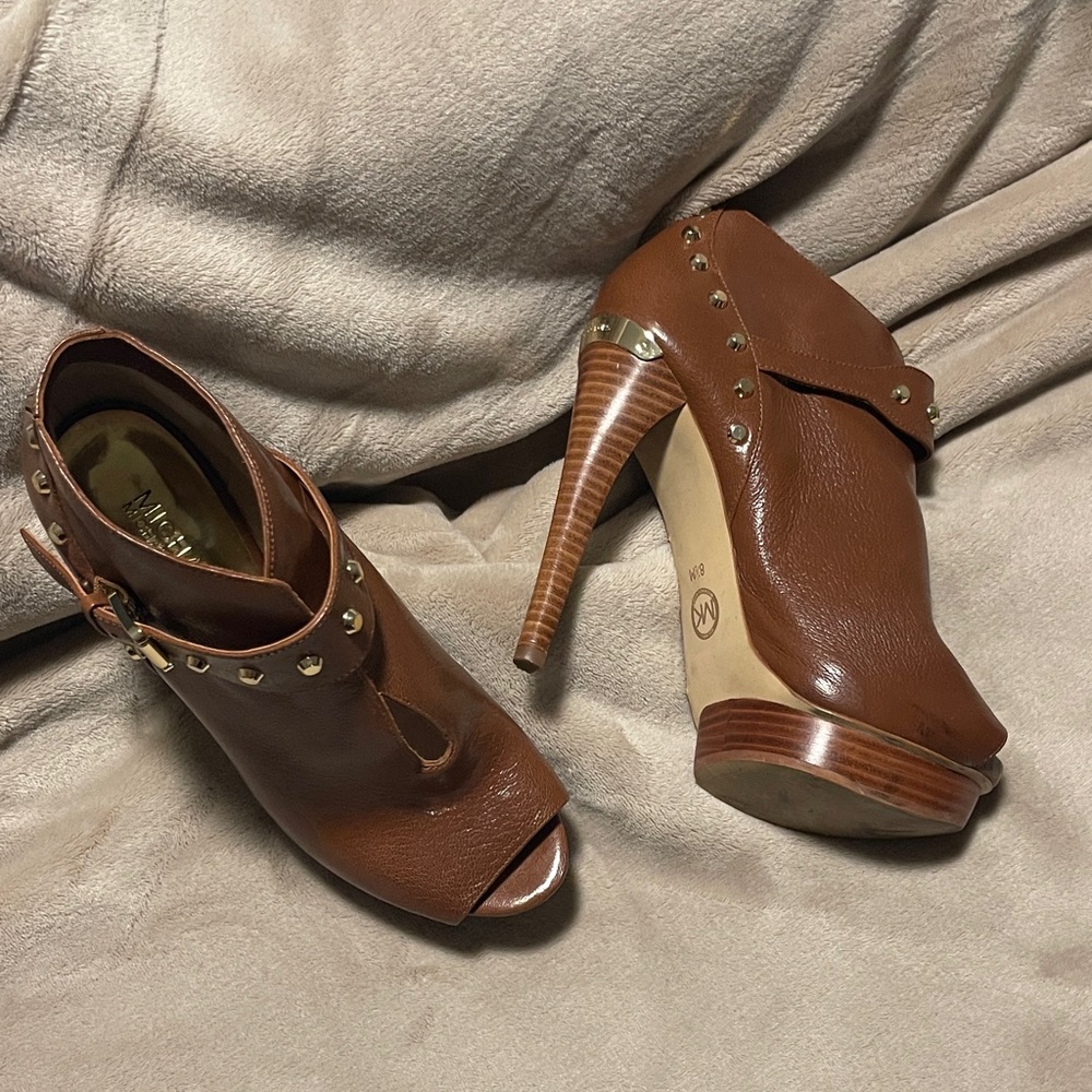 Michael by Michael Kors size 8.5M